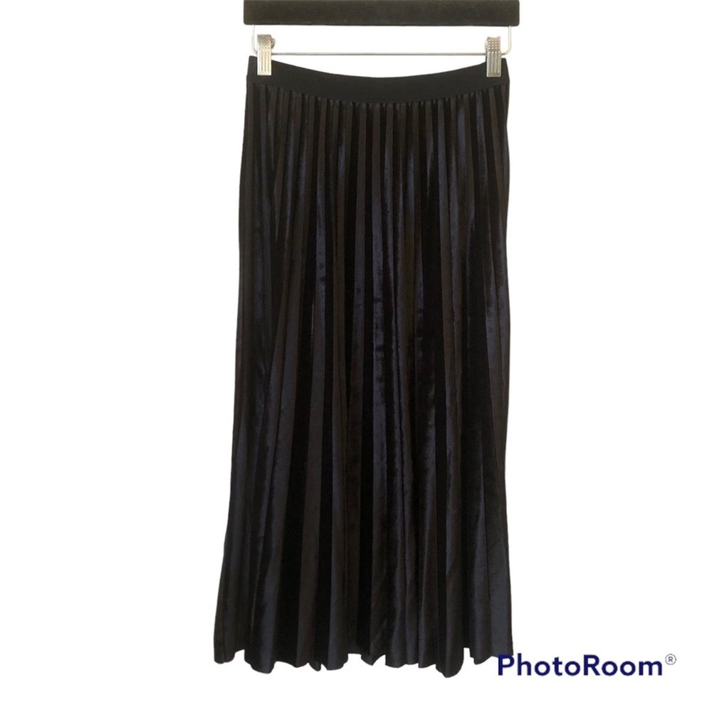 Black Pleated Maxi Skirt - Classic Women's Skirt